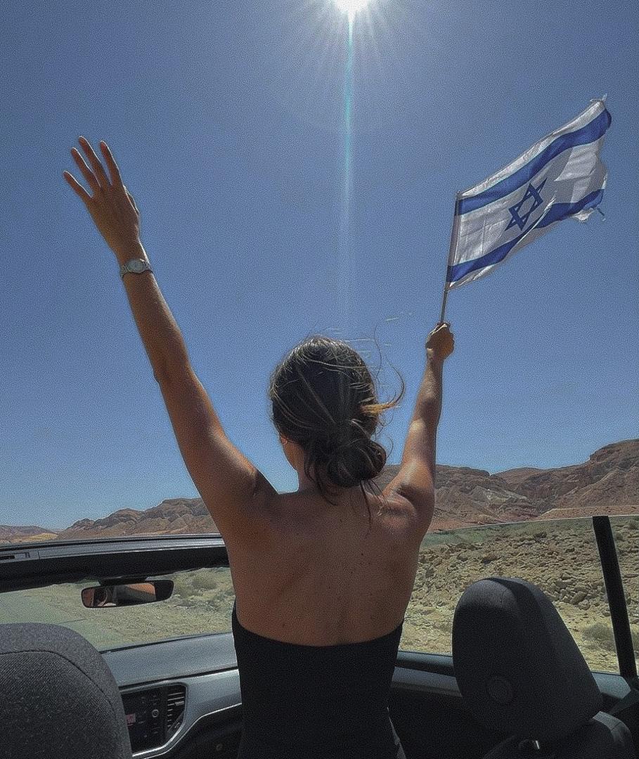 מארחת פצצת על – בתל אביב